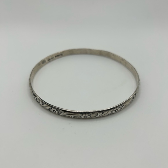 Jewelry - Vintage Mexico 925 sterling silver bangle with flower detailing